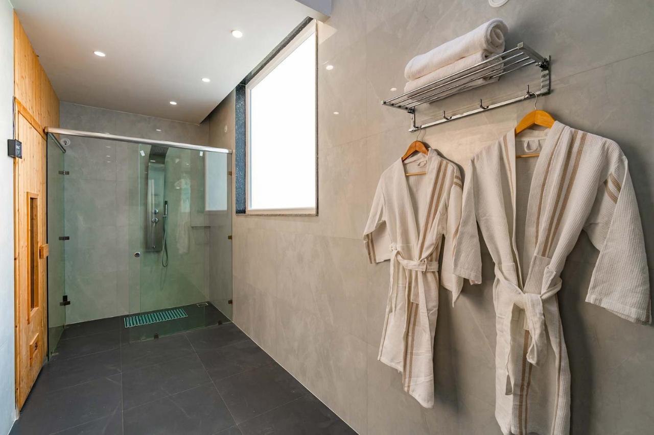 Stayvista At Le Blanc Escape W Outdoor Pool Sohna Buitenkant foto