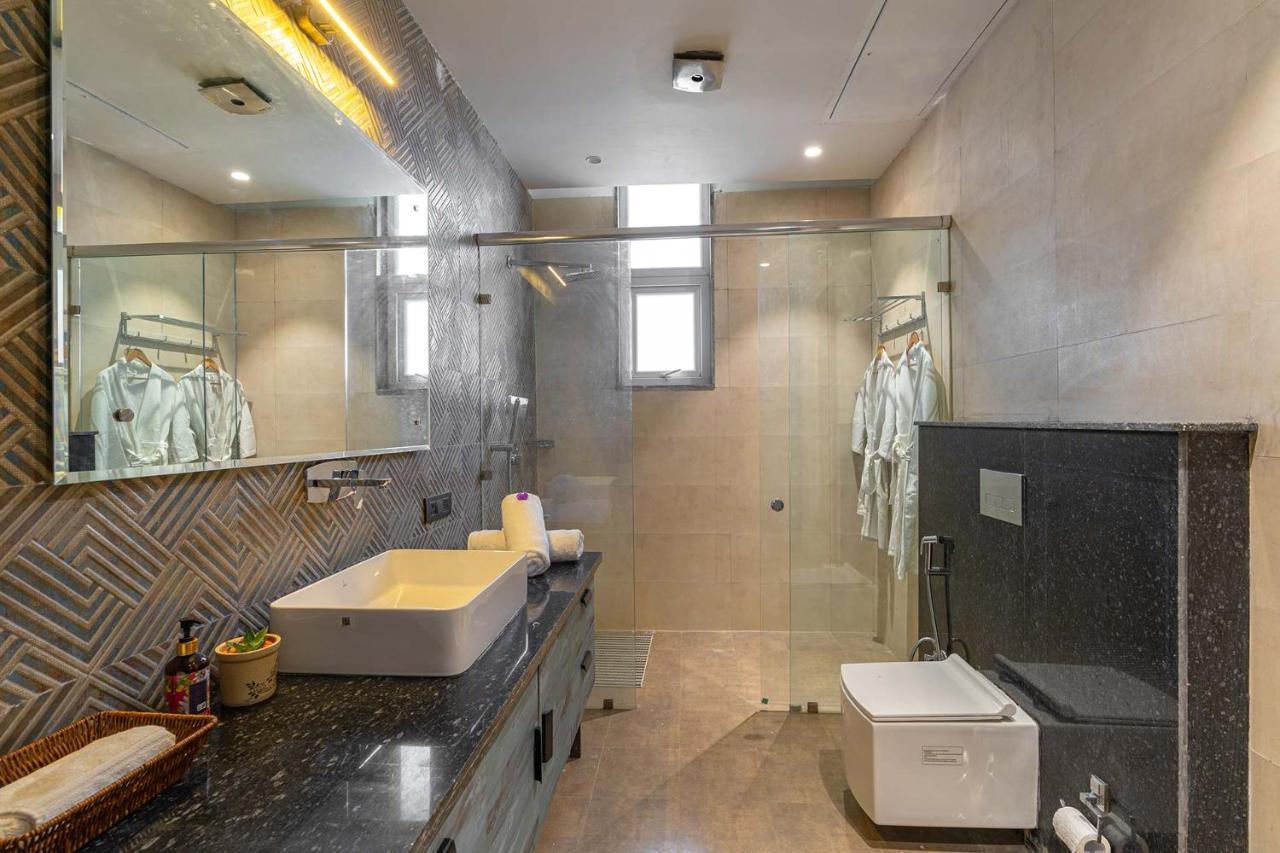 Stayvista At Le Blanc Escape W Outdoor Pool Sohna Buitenkant foto