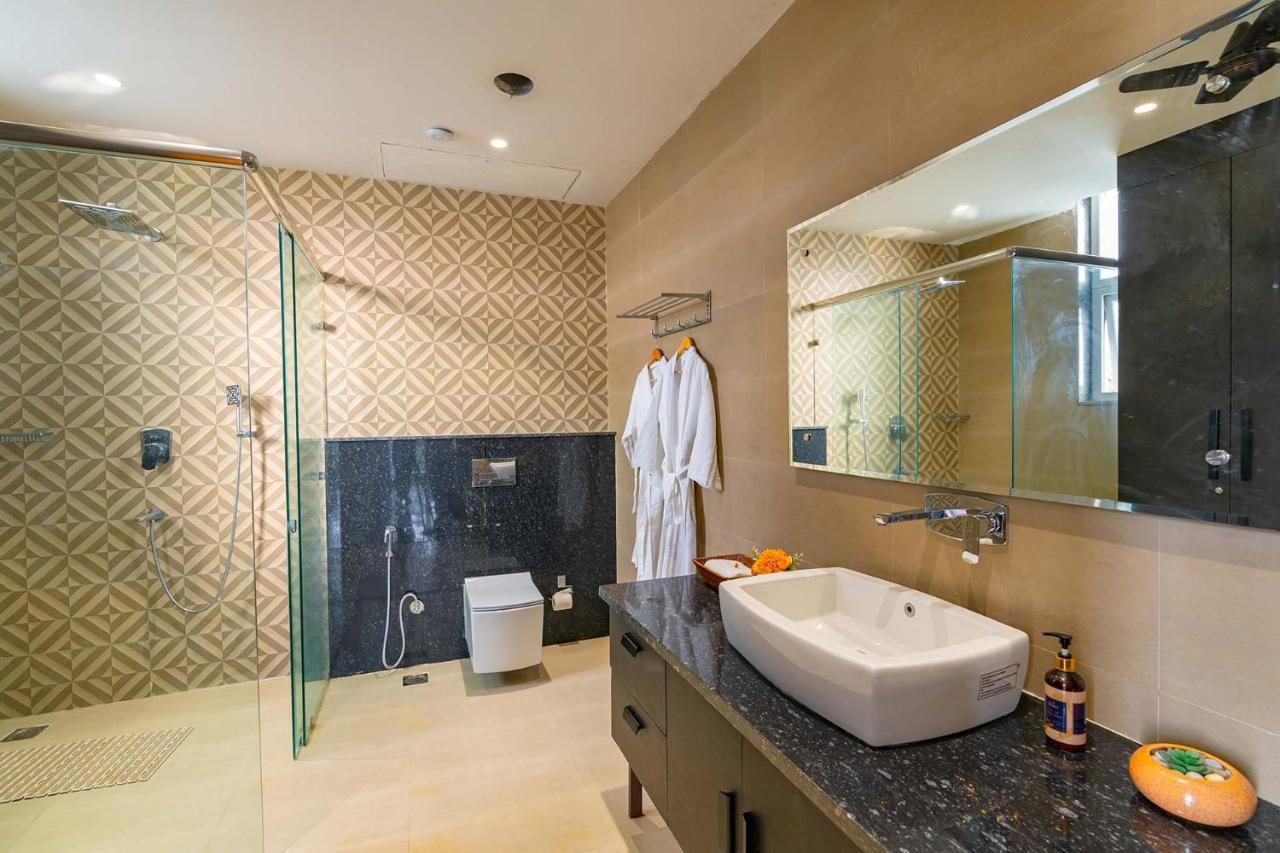 Stayvista At Le Blanc Escape W Outdoor Pool Sohna Buitenkant foto